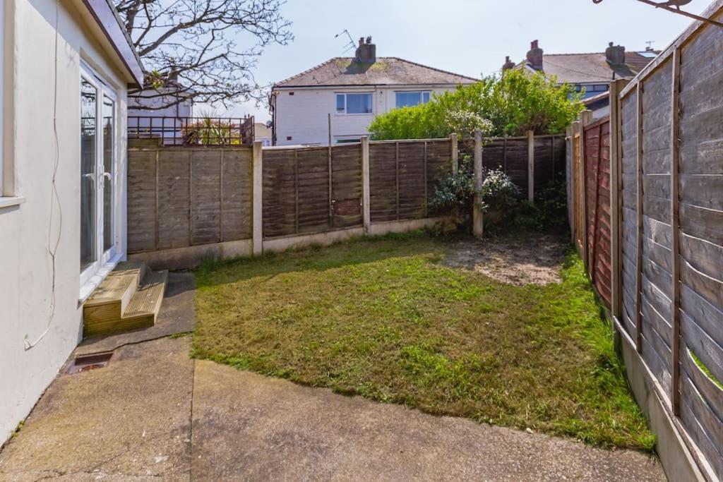 The Hideaway Villa Cleveleys Exterior photo